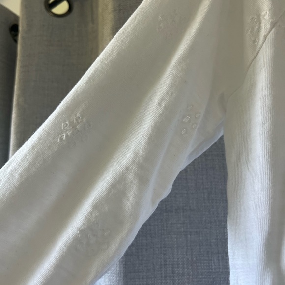 Light weight white top with cross bottom - Picture 3 of 5